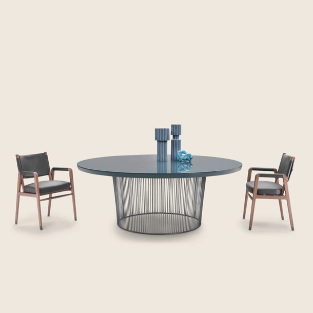Tavolo rotondo con top laccato e base in metallo Berry di Flexform