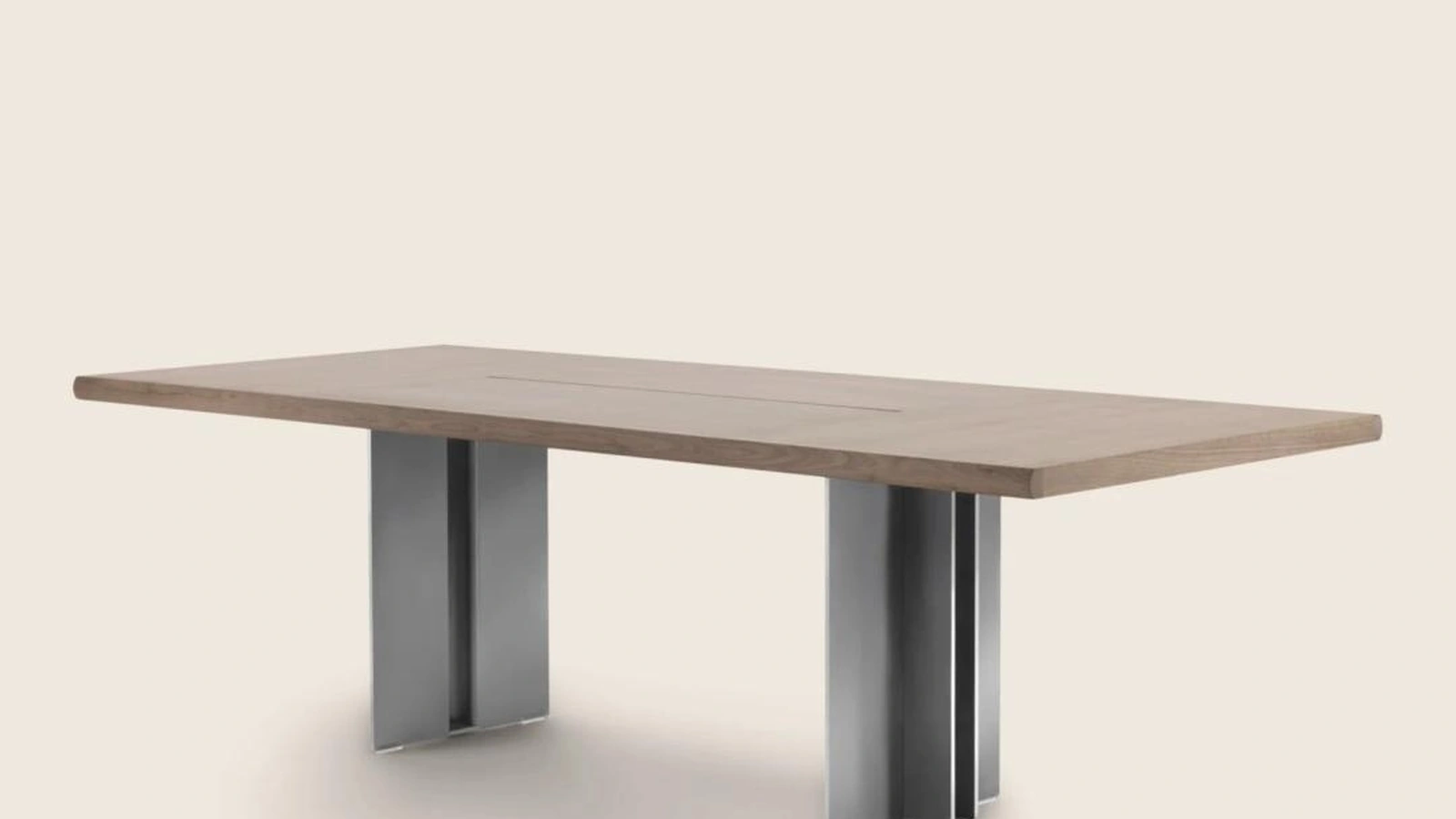 Tavolo Spello con piano in legno e base in metallo verniciato di FlexformTavolo Spello con piano in legno e base in metallo verniciato di Flexform