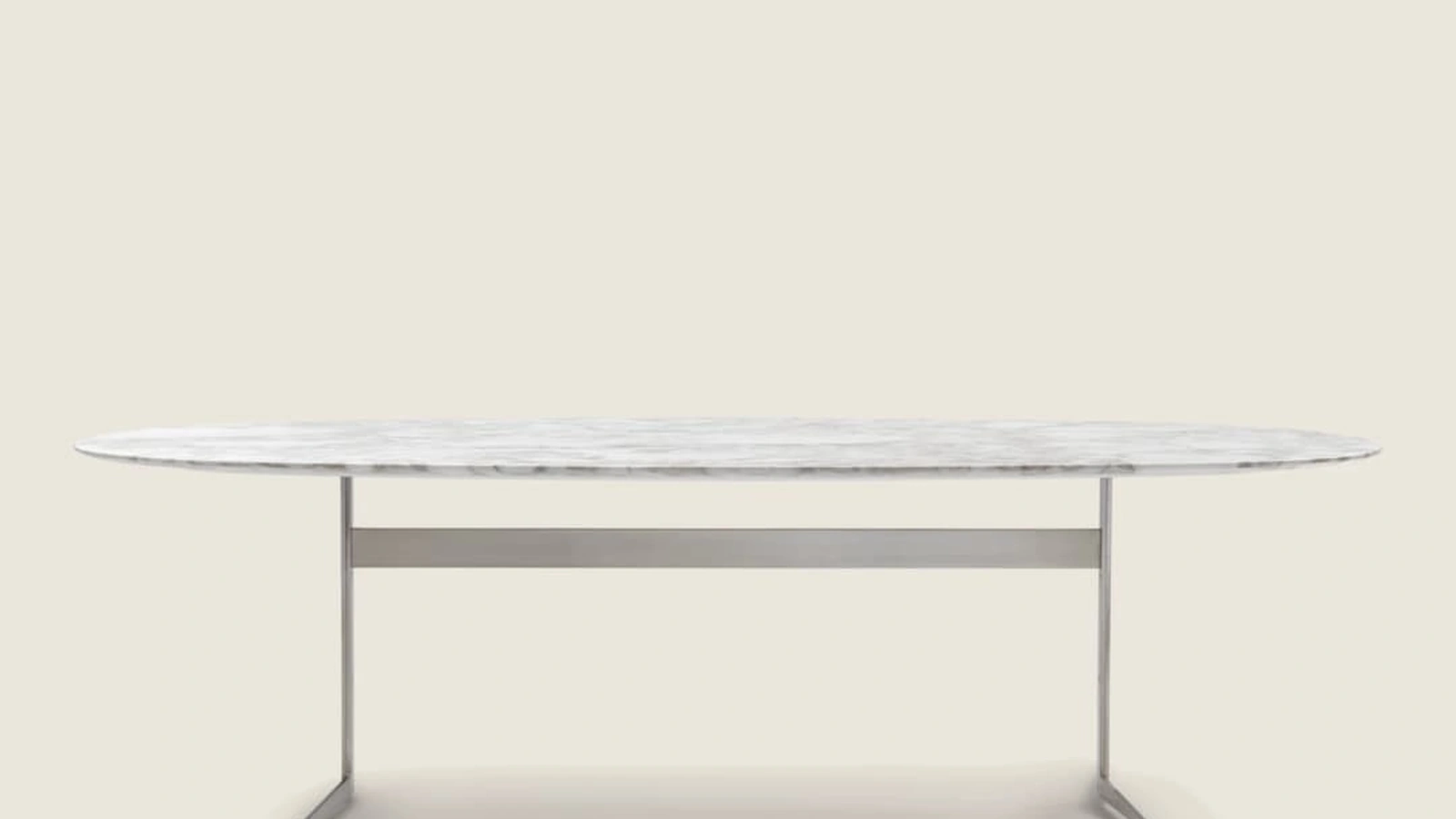 Tavolo Fly con top in marmo di Flexform