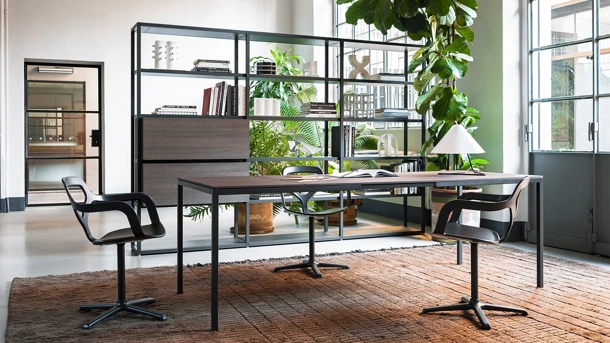 Tavolo allungabile Helsinki 30 in laminato con struttura smontabile in acciaio di Desalto