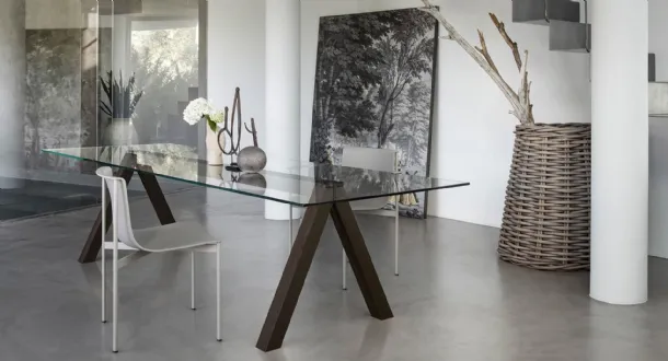 Tavolo rettangolare con top in vetro trasparente e base in Frassino tinto Rovere termotrattato Sesto di Lema