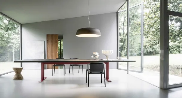 Tavolo rettangolare di grandi dimensioni con piano in pietra lavica Memo di Lema