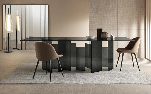 Tavolo in vetro con base ad effetto geometrico Metropolis di Tonelli