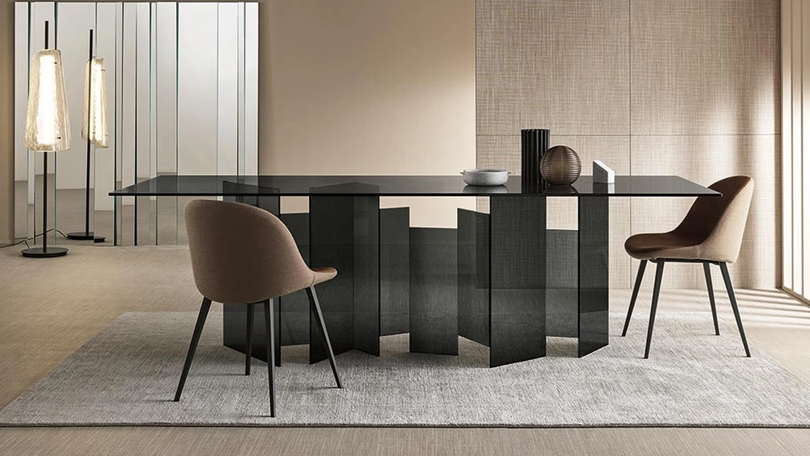 Tavolo in vetro con base ad effetto geometrico Metropolis di Tonelli