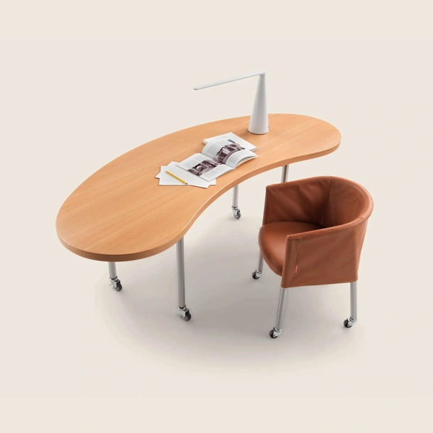 Tavolo con forma sagomata in legno impiallacciato Mixer di Flexform