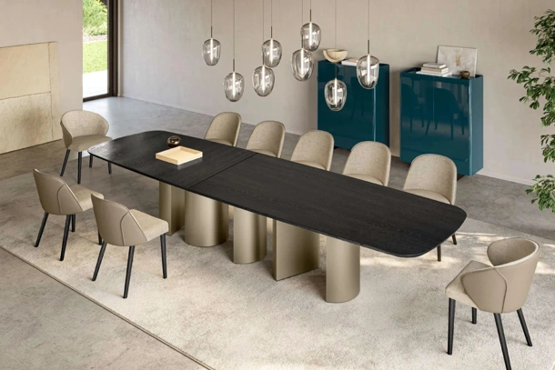 Tavolo Plai XL con top in legno di Eforma