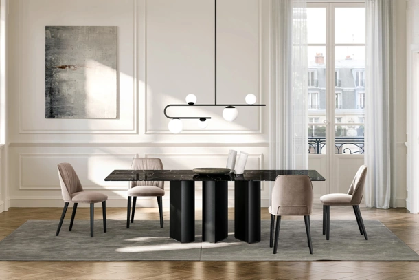 Tavolo Plai con top in marmo di Eforma