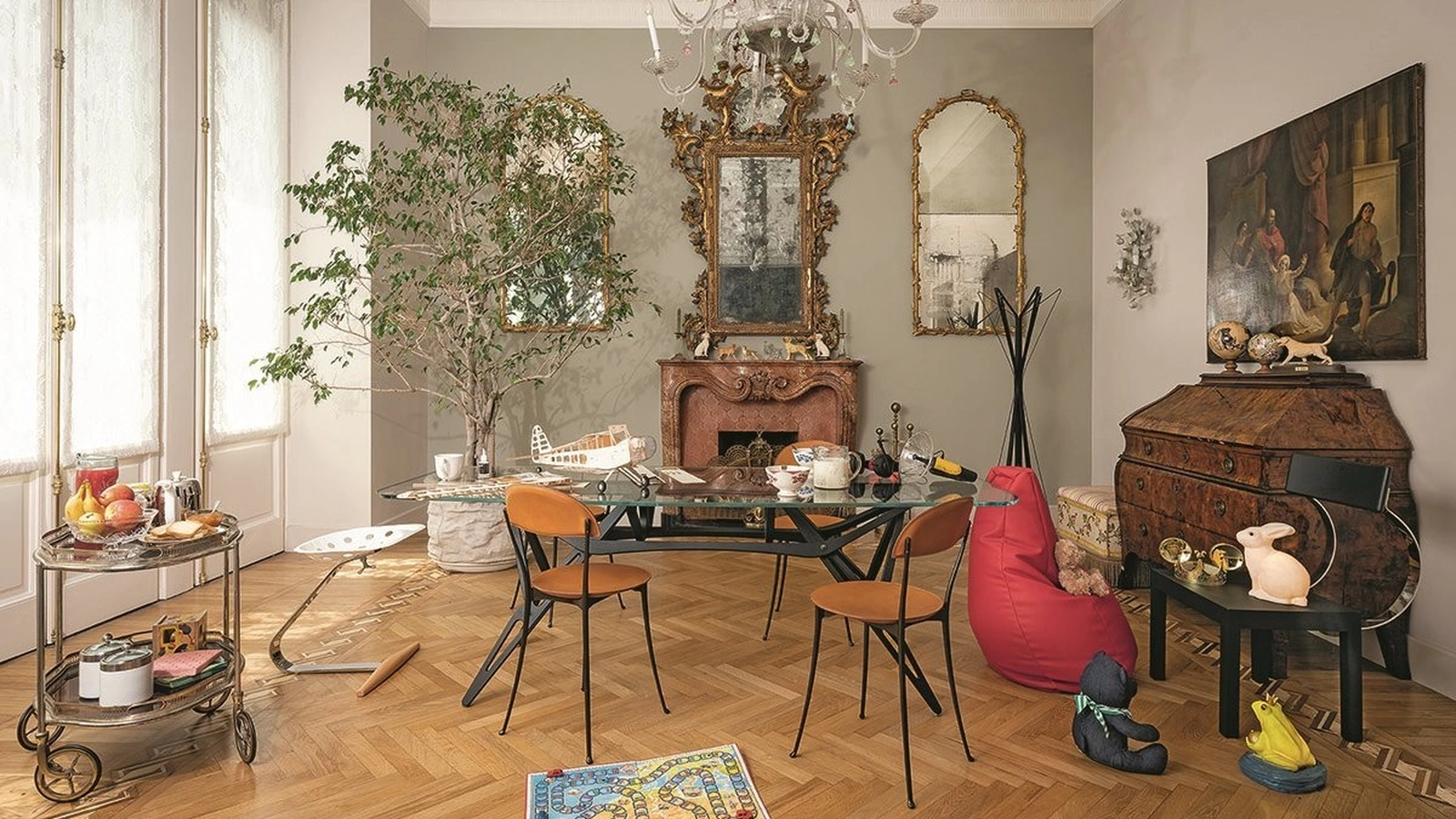 Tavolo in cristallo extra chiaro con gambe in rovere massello tinto nero Reale CM di Zanotta