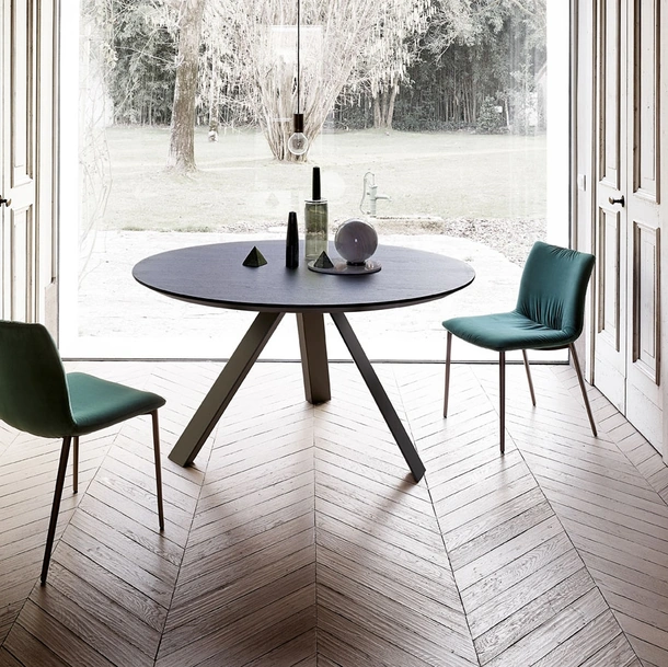 Tavolo Ki Round con top in legno e base in metallo di Ronda Design