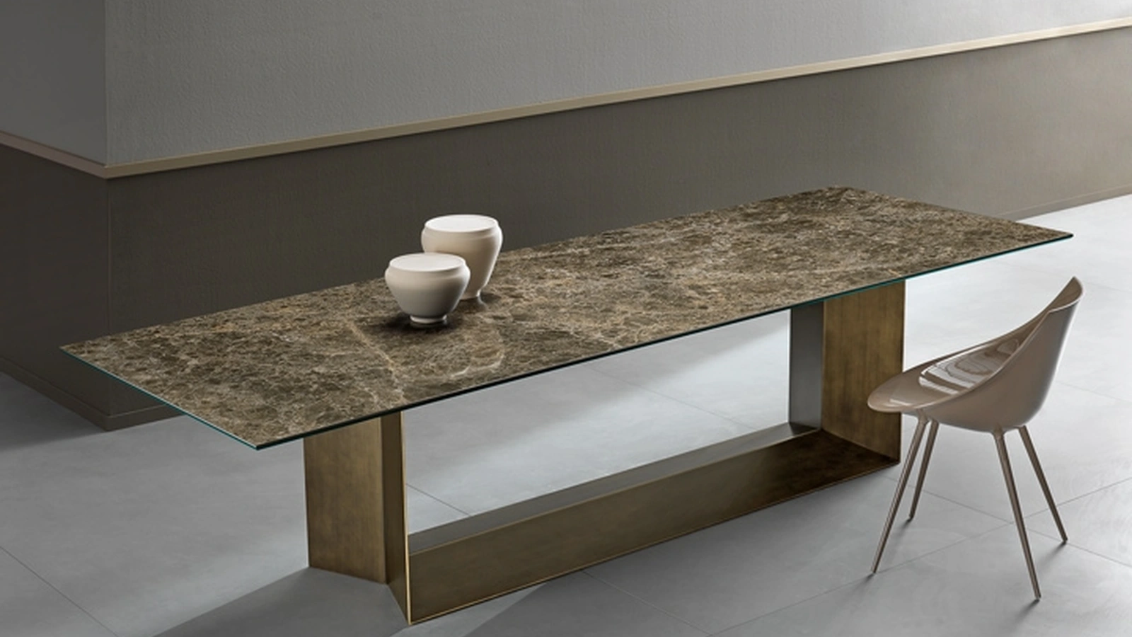 Tavolo in ceramica su basamento in metallo T5 di Tonelli