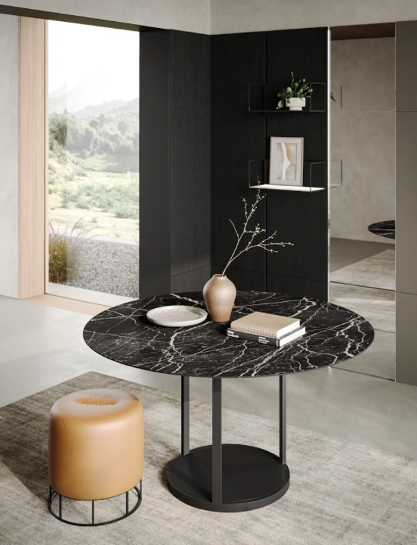 Tavolo rotondo Twirl con top in ceramica e base in metallo di Ronda Design