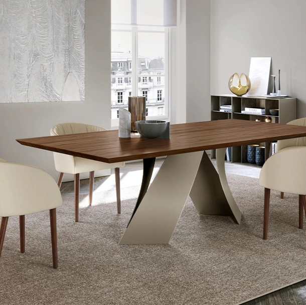 Tavolo Twist con top in legno di Eforma