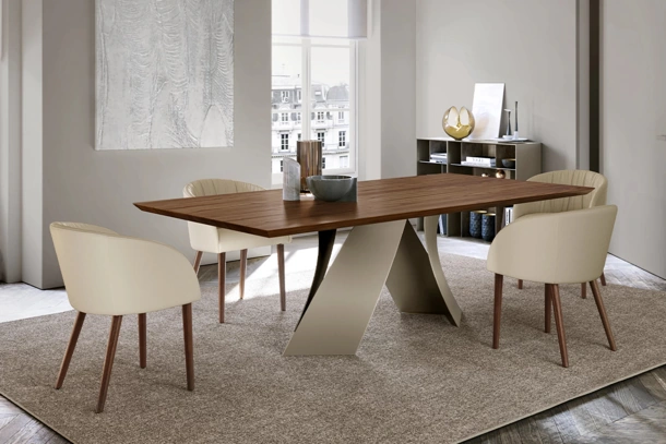 Tavolo Twist con top in legno di Eforma