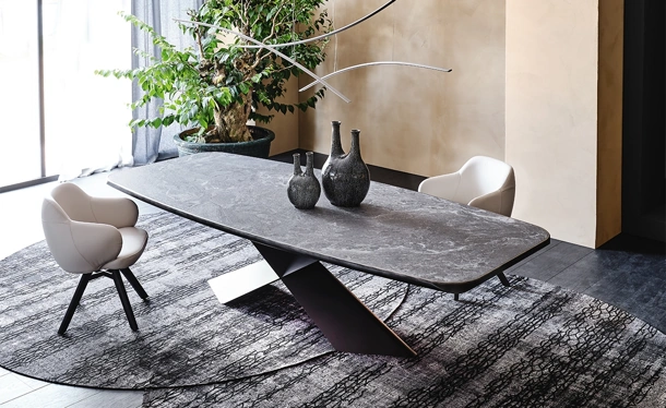 Tavolo con base in metallo e piano in ceramica Tyron Keramik Premium di Cattelan Italia