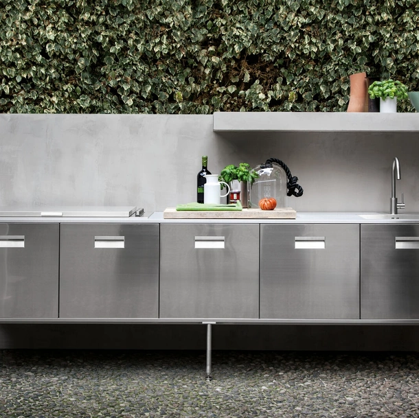 Cucina Design Artusi completamente in acciaio di Arclinea