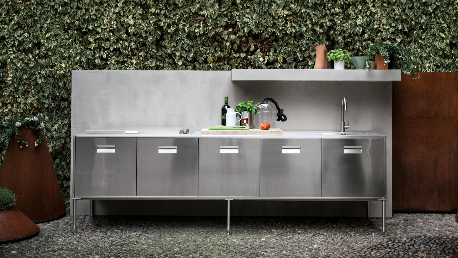 Cucina Design Artusi completamente in acciaio di Arclinea