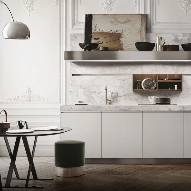Cucina Design lineare Beta in laccato Bianco e marmo di Arclinea