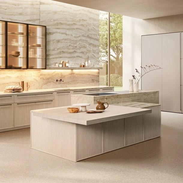 Cucina Design con isola Antis Project 3 in Rovere sbiancato e sabbiato di Euromobil