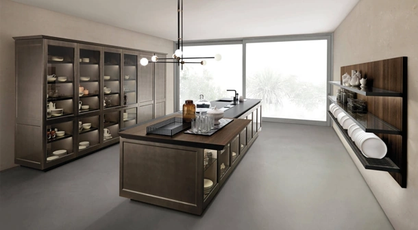 Cucina Design Filò Project 2 con isola in laccato opaco ossidato e vetro di Euromobil
