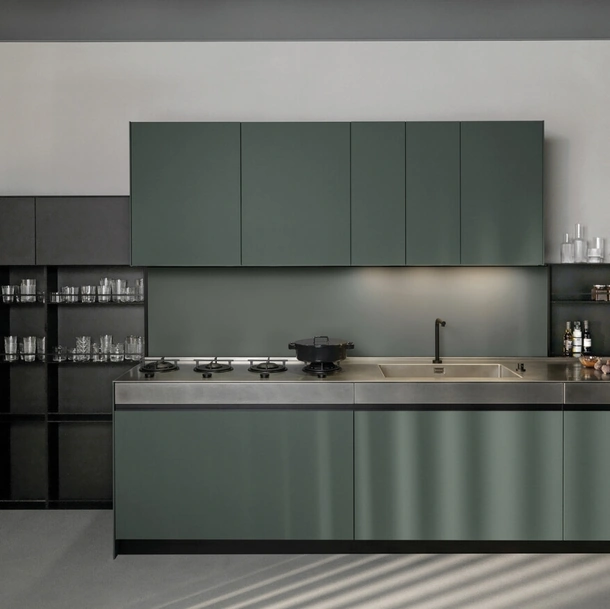Cucina Design lineare Sei Project 2 in laminato Fenix e top in acciaio invecchiato di Euromobil