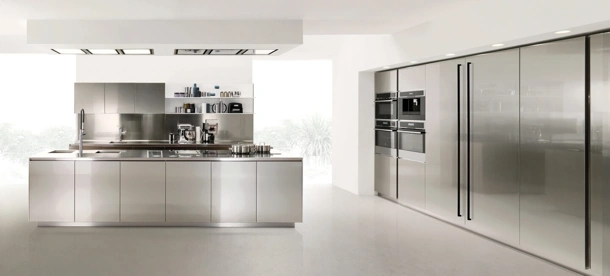 Cucina Design con isola in acciaio inox Free Steel di Euromobil