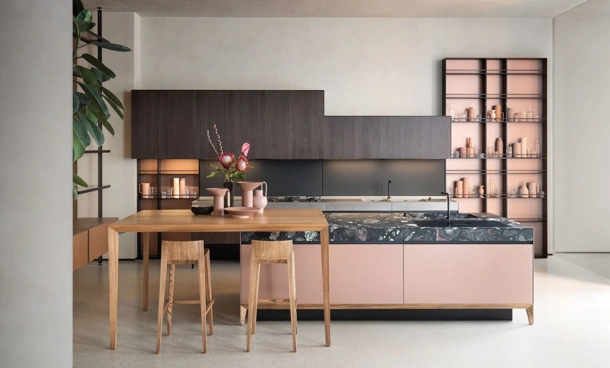 Cucina Design in legno con isola in laccato Sei Project 2 di Euromobil