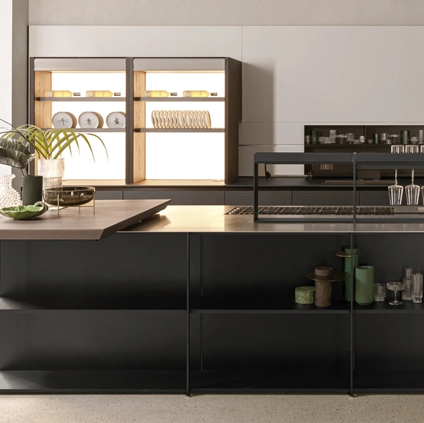 Cucina Design con isola Telero Project 5 in vetro dekor e metallo di Euromobil