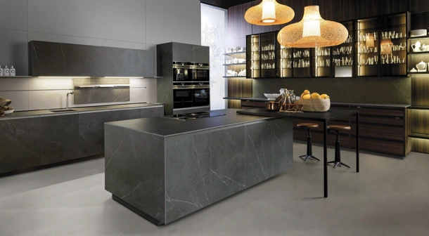 Cucina Design con isola e penisola Telero Project 6 in gres di Euromobil