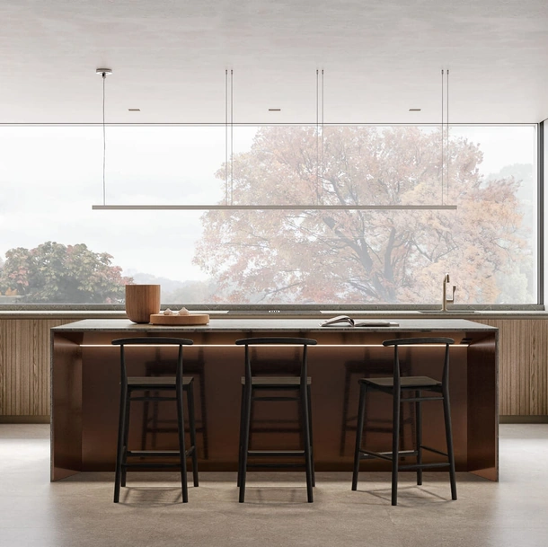 Cucina Design angolare in legno a listelli con isola Thea di Arclinea