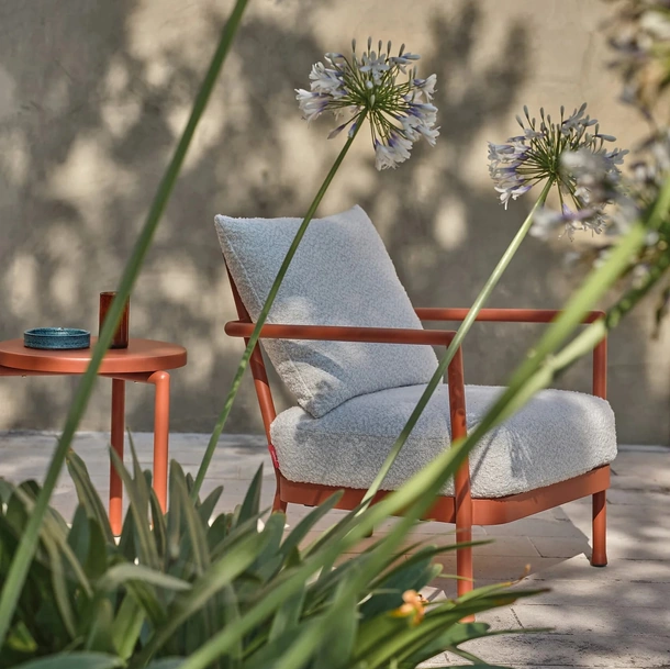 Poltroncina Camargue in alluminio di Flexform