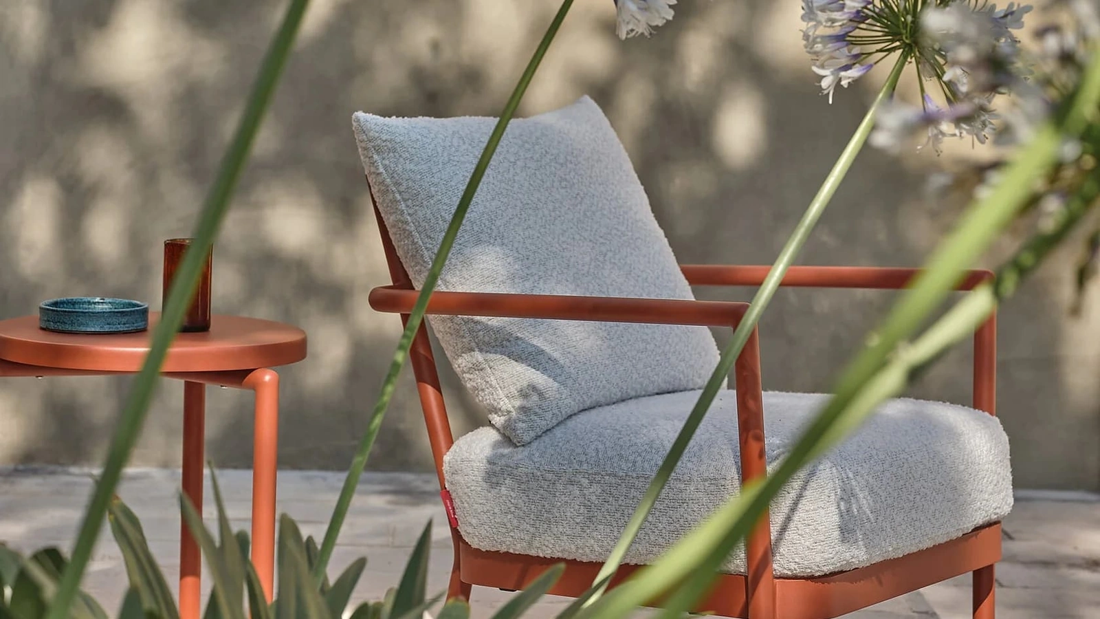 Poltroncina Camargue in alluminio di Flexform