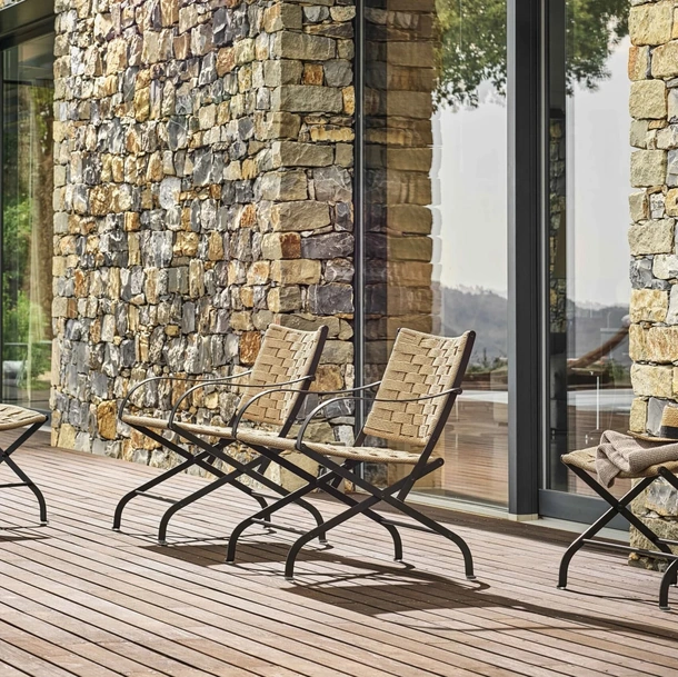 Poltroncina in corda intrecciata e acciaio Carlotta Outdoor di Flexform