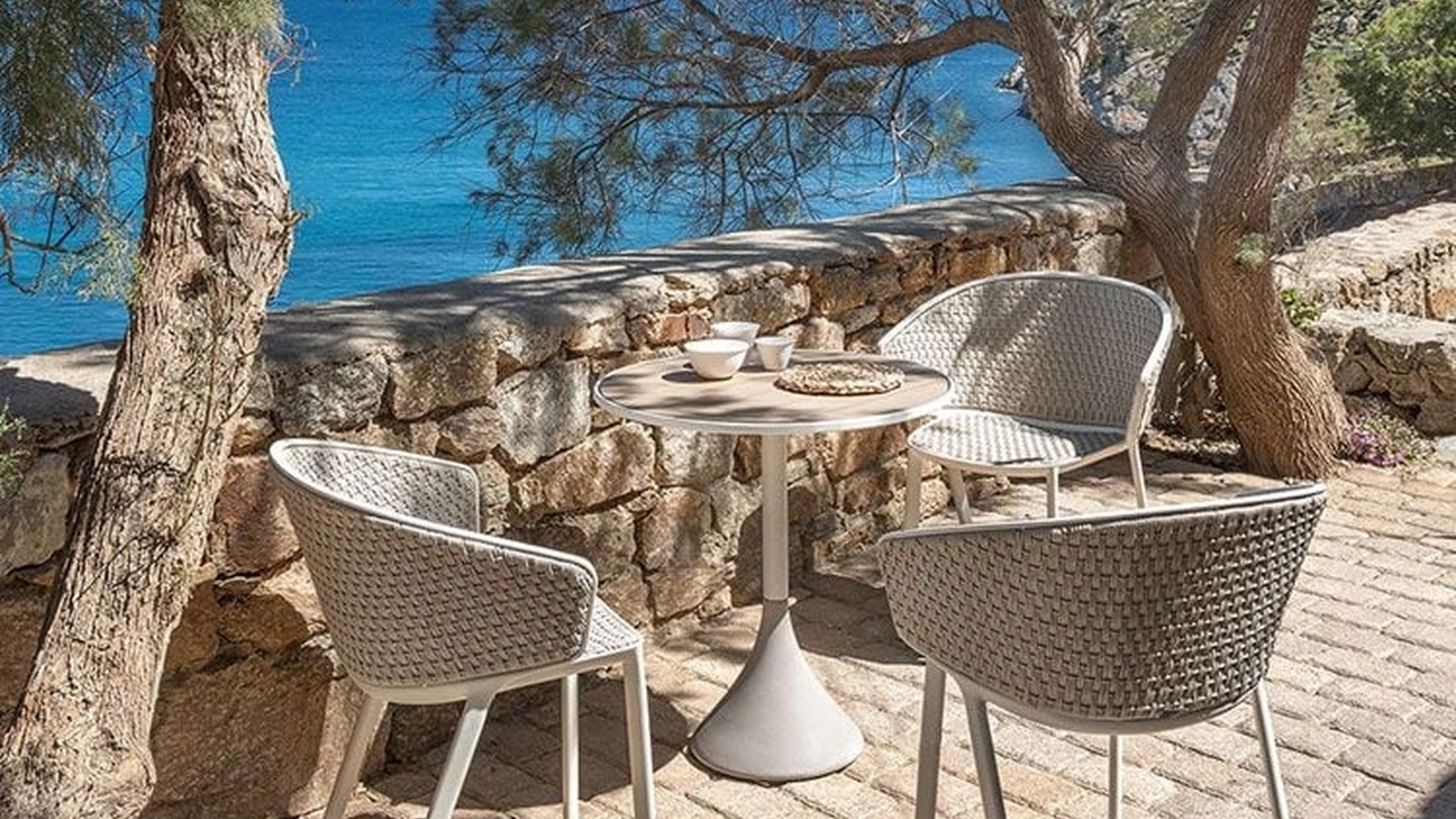 Tavolo Concreto in Teak con base in cemento di Ethimo