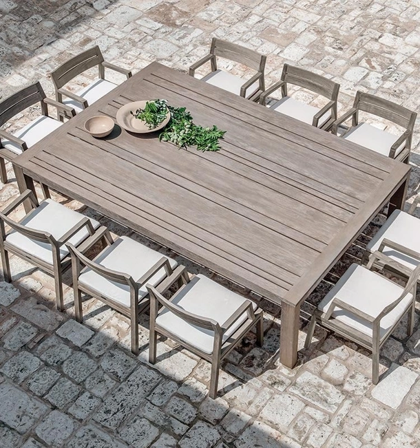 Poltroncina e Tavolo Costes in Teak di Ethimo