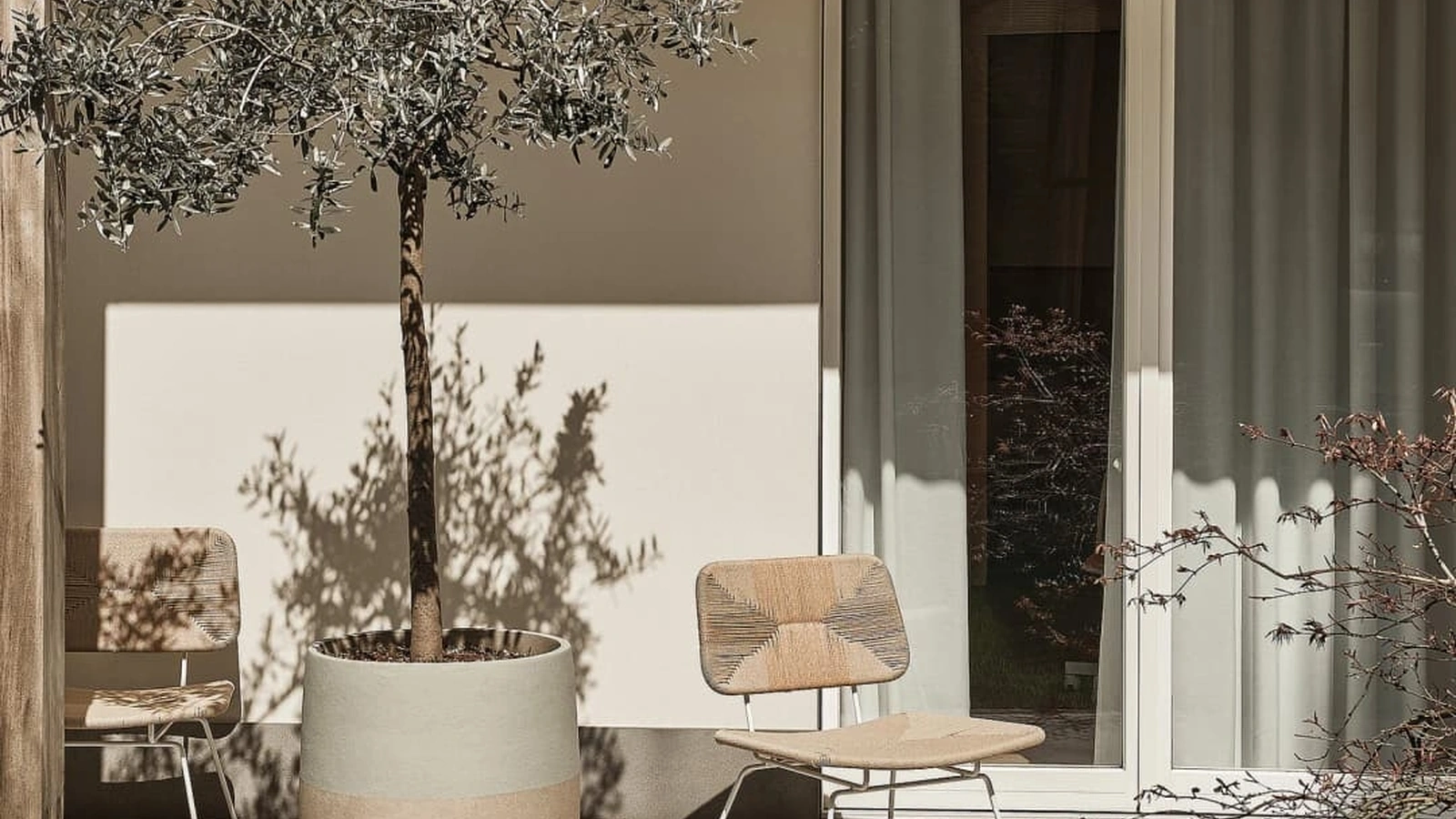 Poltroncina Echoes Outdoor in cordoncino di polipropilene e acciaio di Flexform