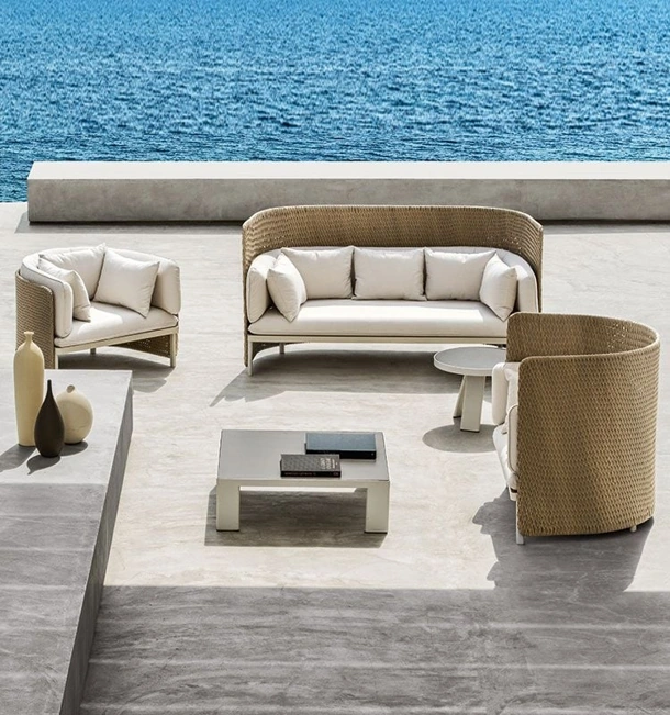 Salotto Esedra in fibra Natwick Sand e alluminio di Ethimo