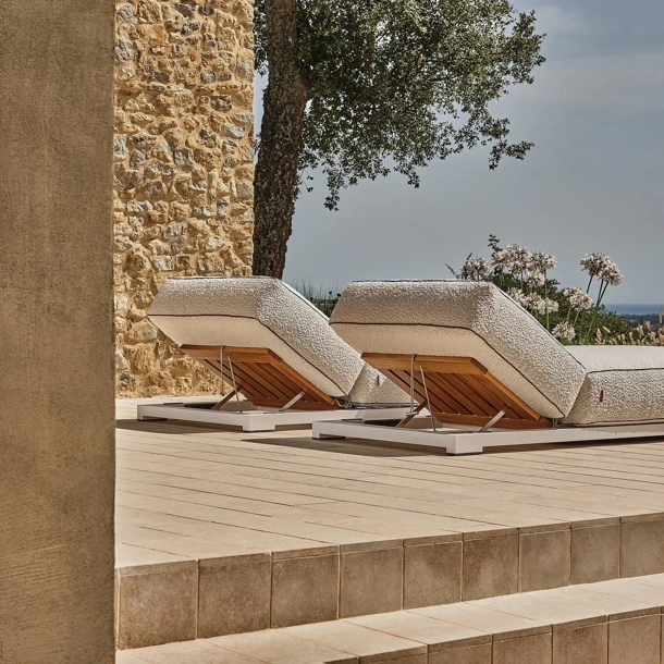 Daybed Milos in acciaio, legno e tessuto imbottito di Flexform