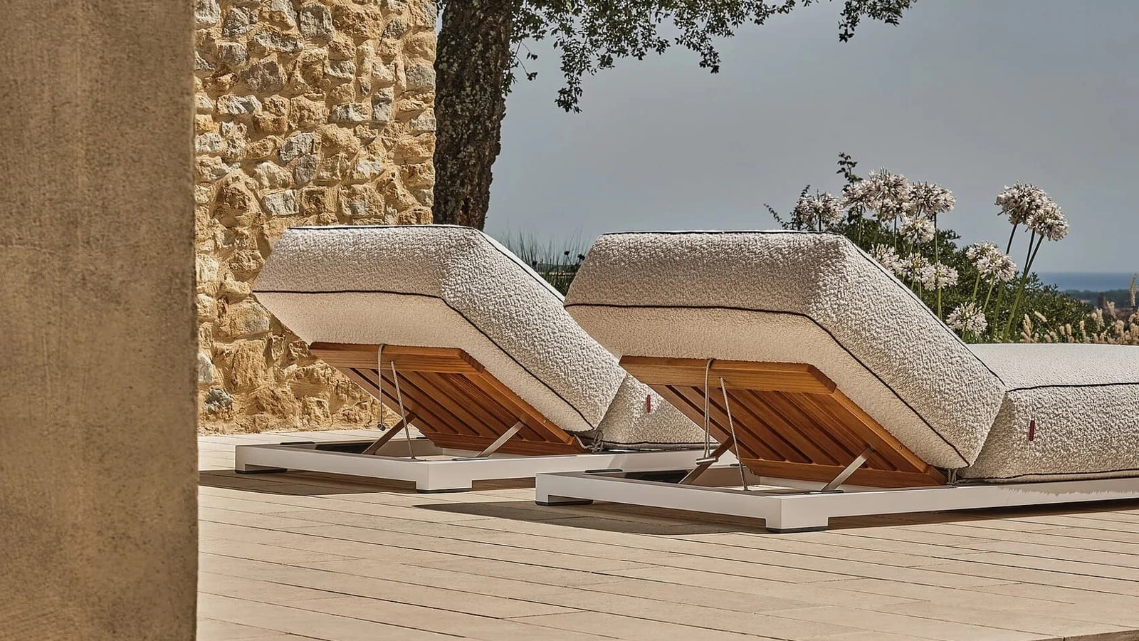 Daybed Milos in acciaio, legno e tessuto imbottito di Flexform