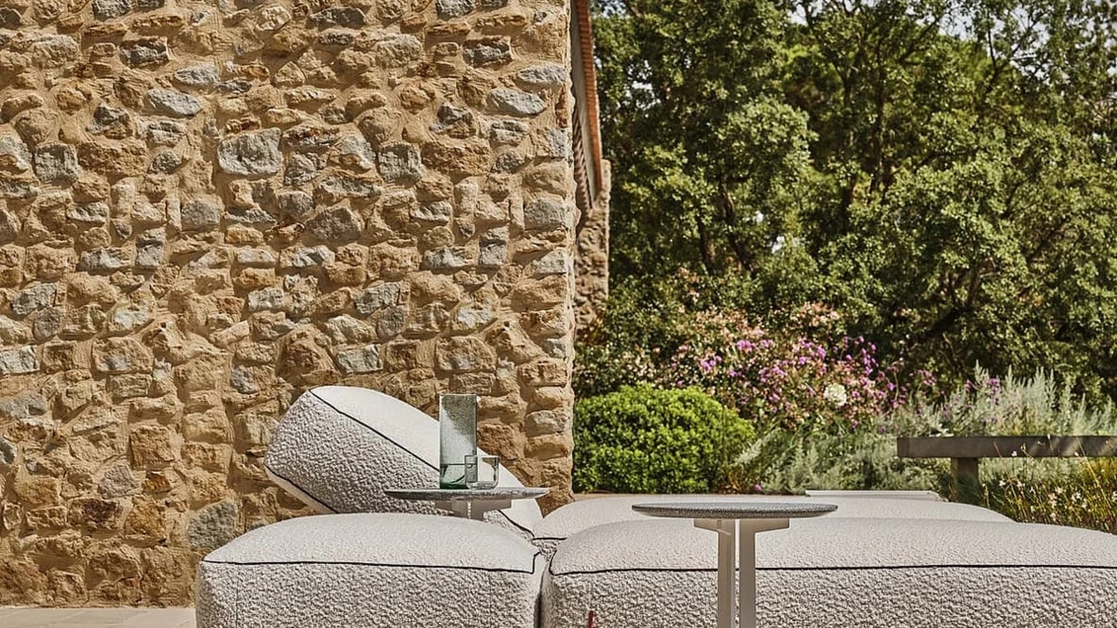 Daybed Milos in acciaio, legno e tessuto imbottito di Flexform