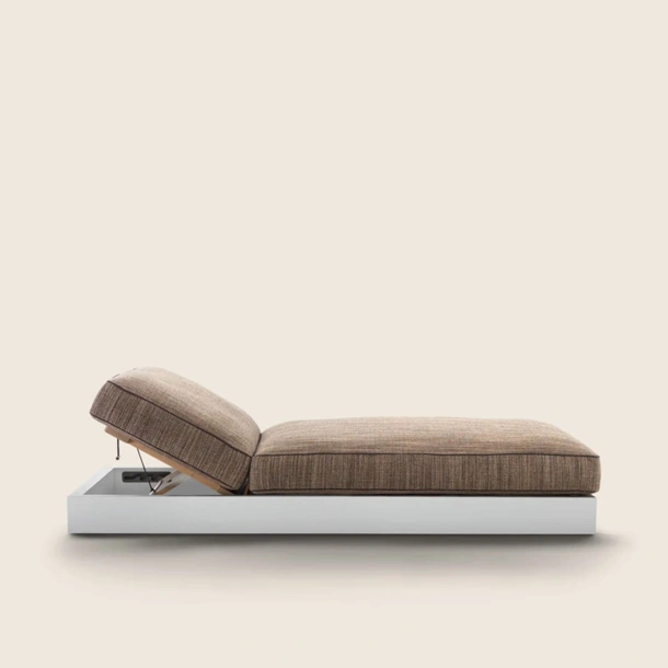 Daybed Freeport in alluminio e tessuto imbottito di Flexform