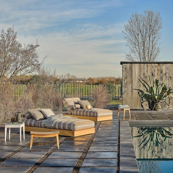 Daybed Hamptons in legno massello e tessuto imbottito di Flexform