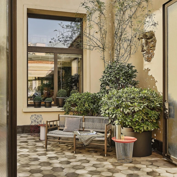 Divano in legno massello e corda intrecciata Lee Outdoor di Flexform