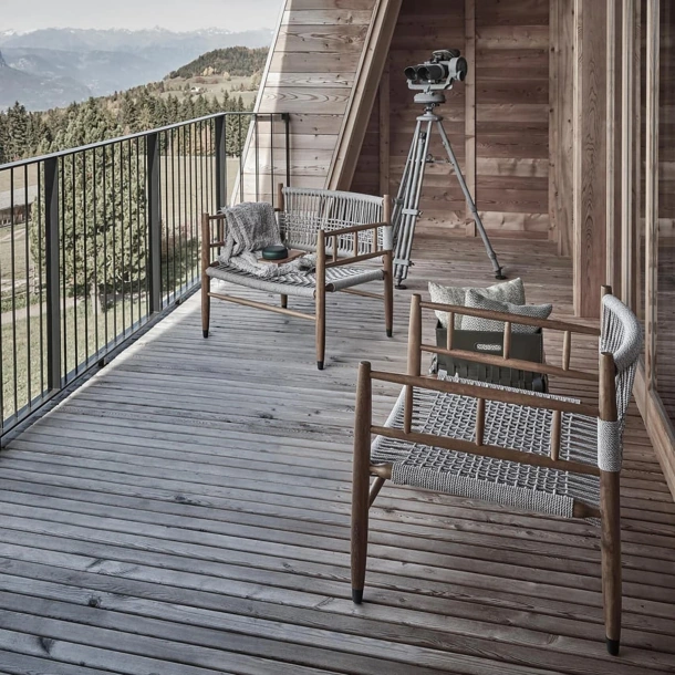 Poltroncina in legno massello e corda intrecciata Lee Outdoor di Flexform