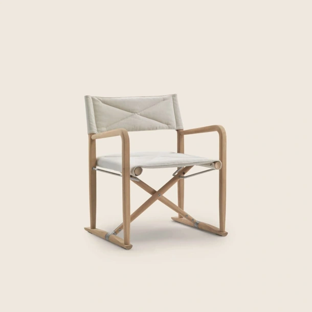 Poltroncina Luchino Outdoor in tessuto e massello di Iroko di Flexform