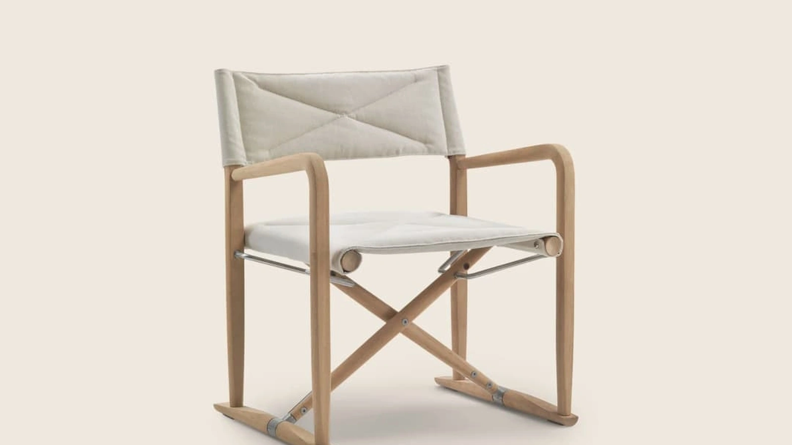 Poltroncina Luchino Outdoor in tessuto e massello di Iroko di Flexform