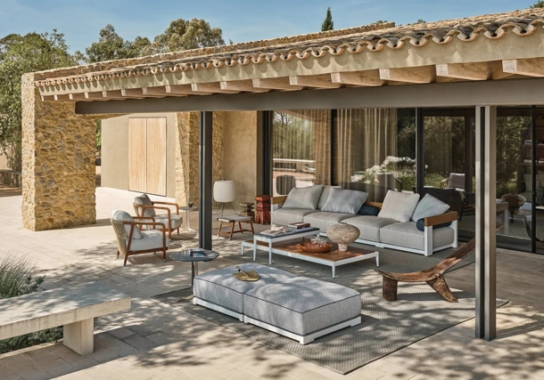 Divano Milos in alluminio e legno di Flexform