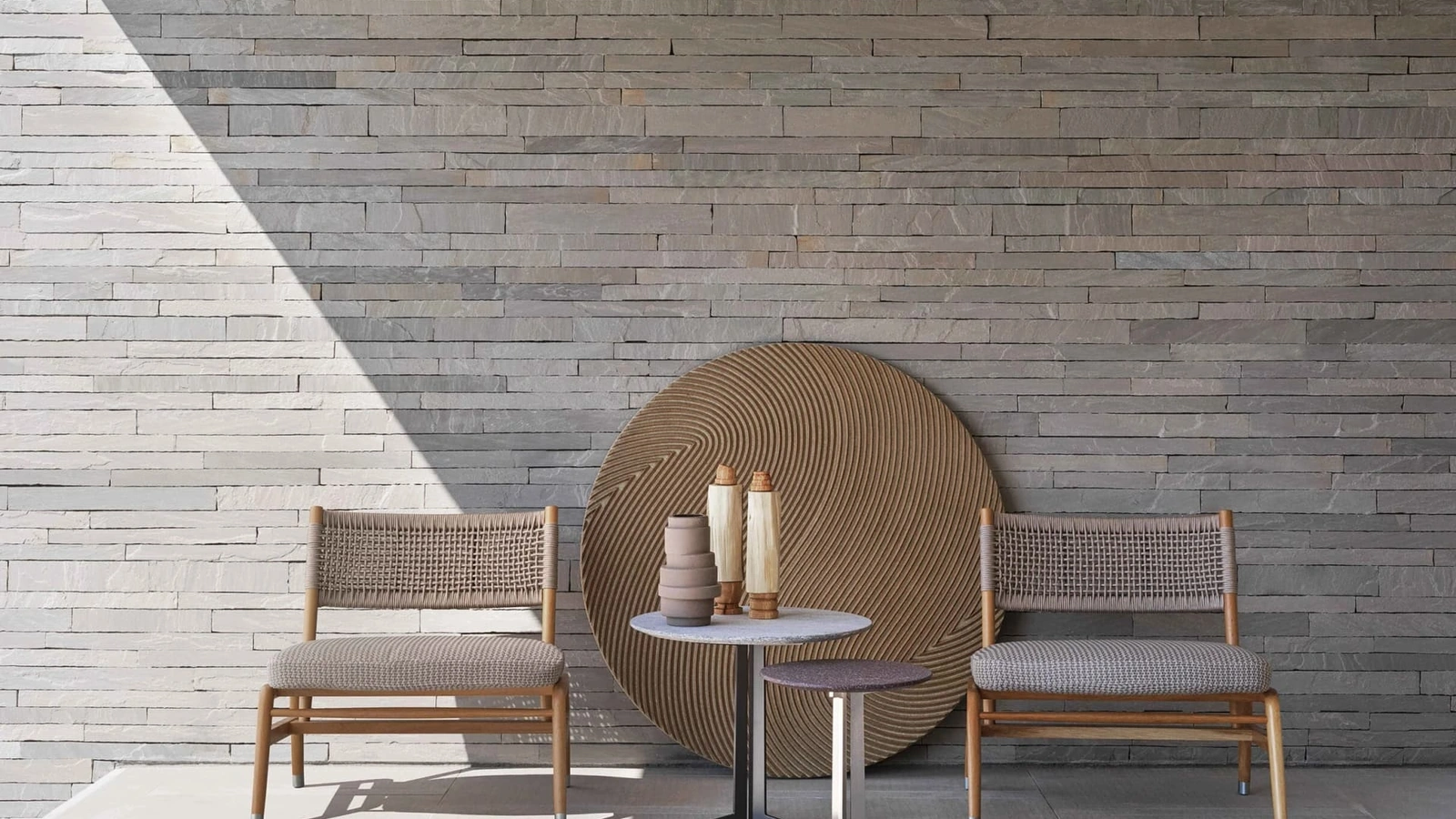 Poltroncina Ortigia Outdoor in legno massello e corda intrecciata di Flexform