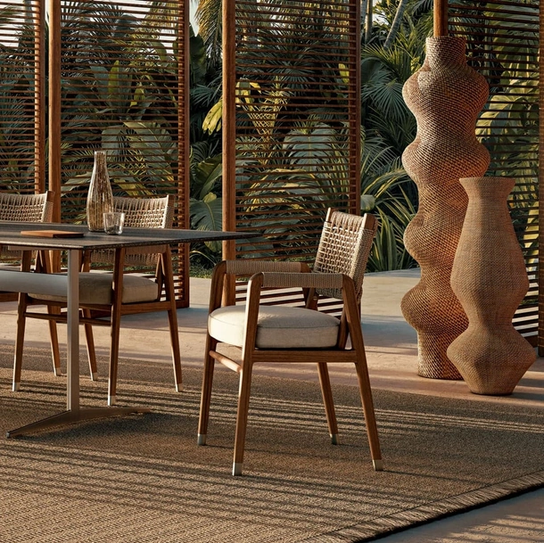 Sedia Ortigia Outdoor in legno massello e corda intrecciata di Flexform