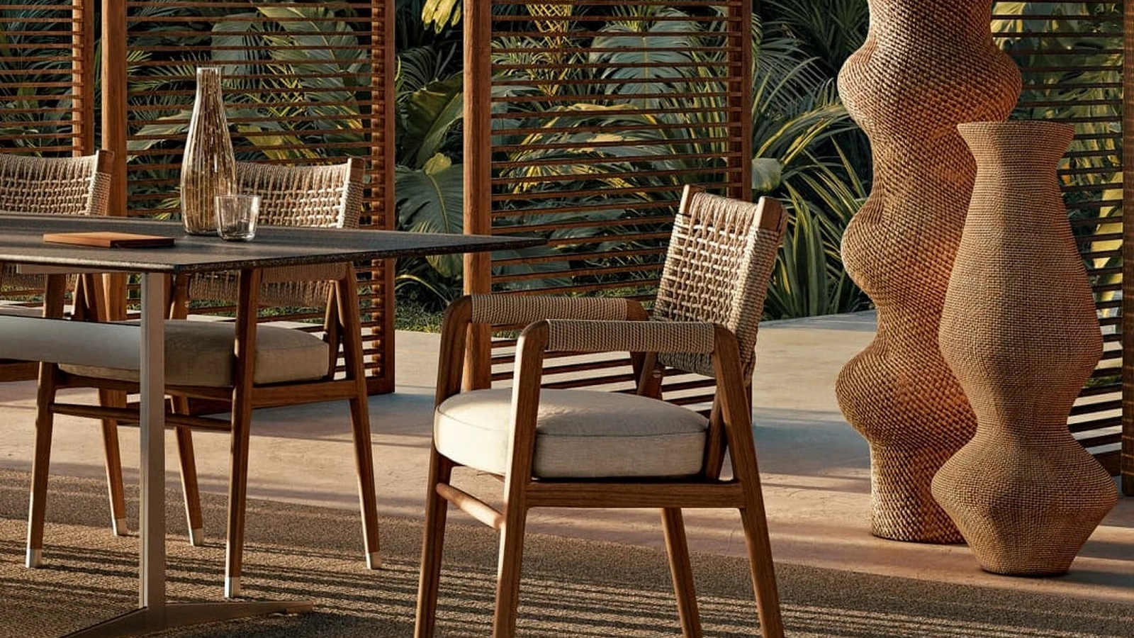 Sedia Ortigia Outdoor in legno massello e corda intrecciata di Flexform