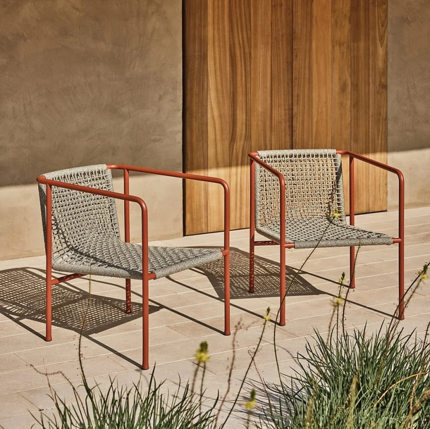 Poltroncina in metallo con corda intrecciata Ottavia di Flexform